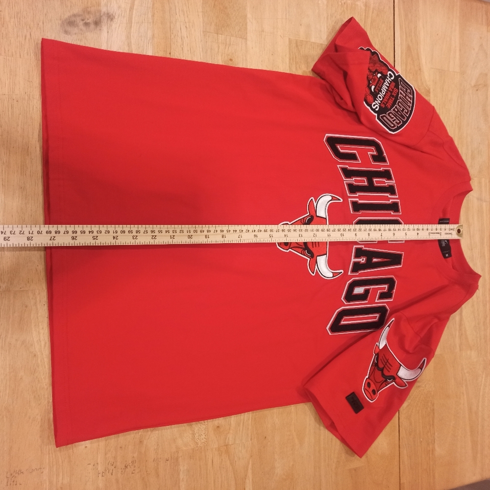Pro Chicago bulls pullover short sleeve t-shirt. Size medium - Picture 11 of 13